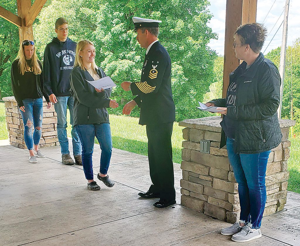 Parkersburg ceremony salutes recent grads entering U.S. military | News, Sports, Jobs - Vimarsana News